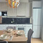 1 Bedroom With Views דירה